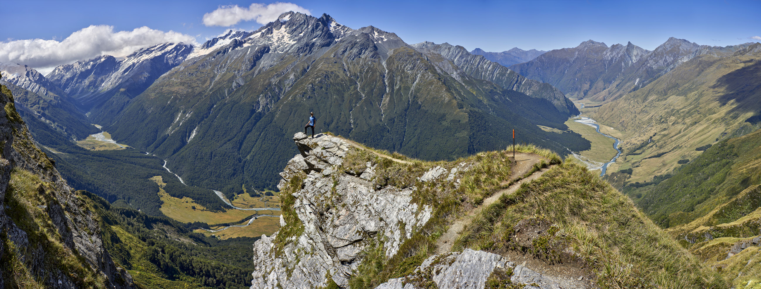 Background Photo for Jordan Jantschulev